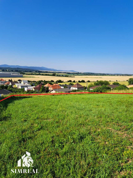 Slnečný stavebný pozemok  v Malých Bieliciach- znížená cena