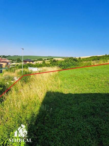 Slnečný stavebný pozemok  v Malých Bieliciach- znížená cena