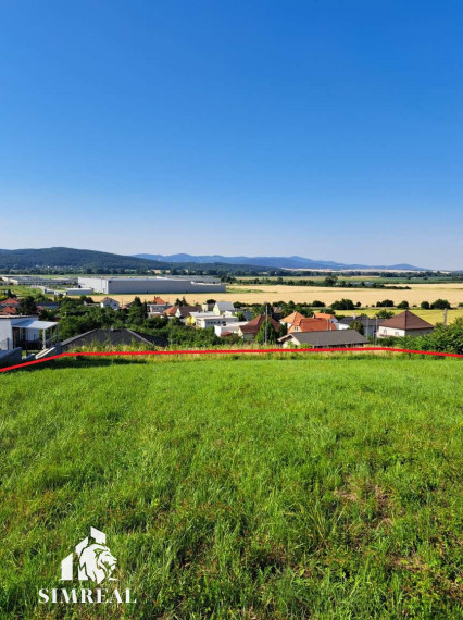 Slnečný stavebný pozemok  v Malých Bieliciach- znížená cena