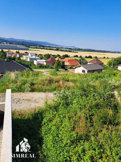 Slnečný stavebný pozemok  v Malých Bieliciach- znížená cena